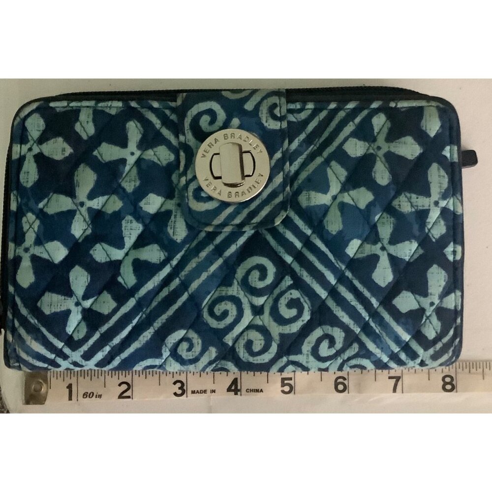 Vera Bradley Cuban Tile Blue Quilted Wallet Secure Turn Lock Closure Zip Pocket - Picture 4 of 6